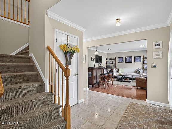 5th image of 452 Meadowood Road