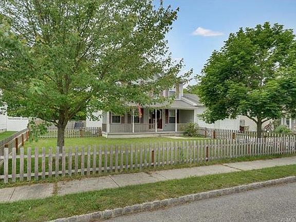 3rd image of 14 Brentwood Dr