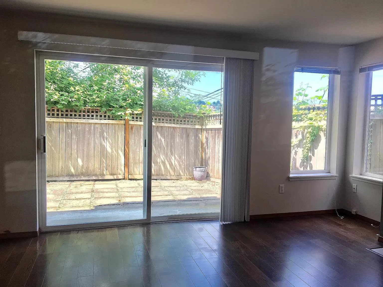 2 bed, 715 sqft, $2,200 — Photo 2