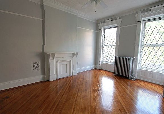 5th image of 213 Jefferson Ave APT 2R