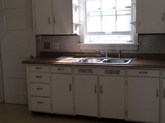 4th image of 1401 Charles St