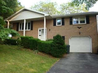 624 Beach St, Reading, PA 19605
