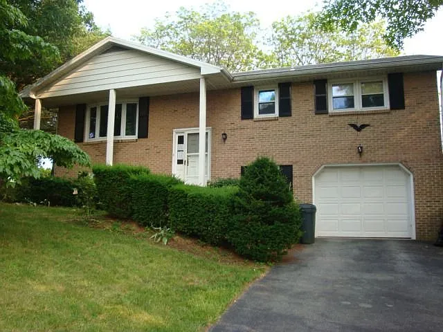 624 Beach St photo 1