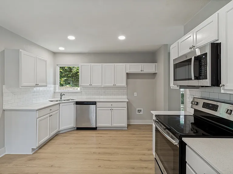 1217 Alaska Ave — Photo 3