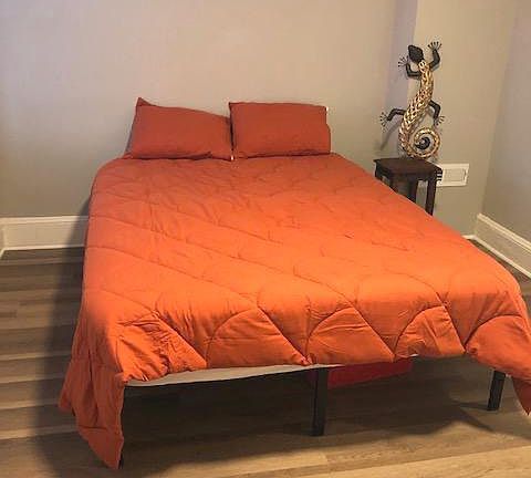 3rd image of 2916 Ridgewood Ave