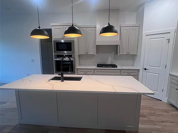 3rd image of 208 Outlander Way