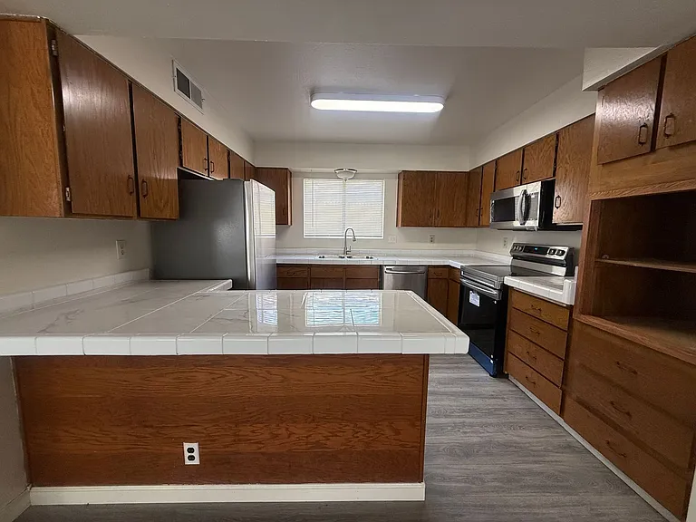 3012 Catalina Dr — Photo 10