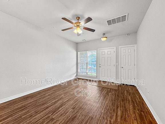 4th image of 922 SW 92nd St