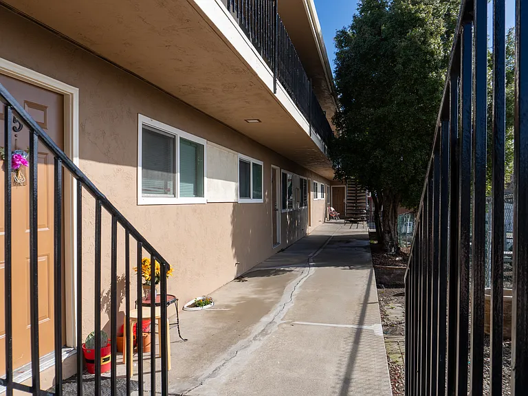 640 S 2nd St #3 — Photo 4