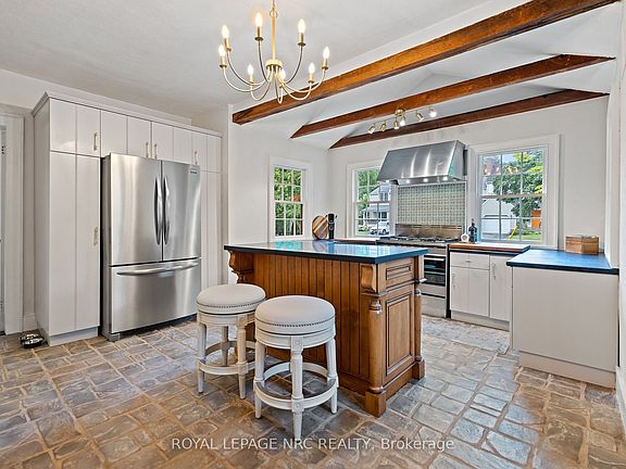 4th image of 307 Mississagua St