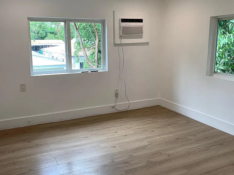 5444 NW 5th Ave #4 — Photo 5