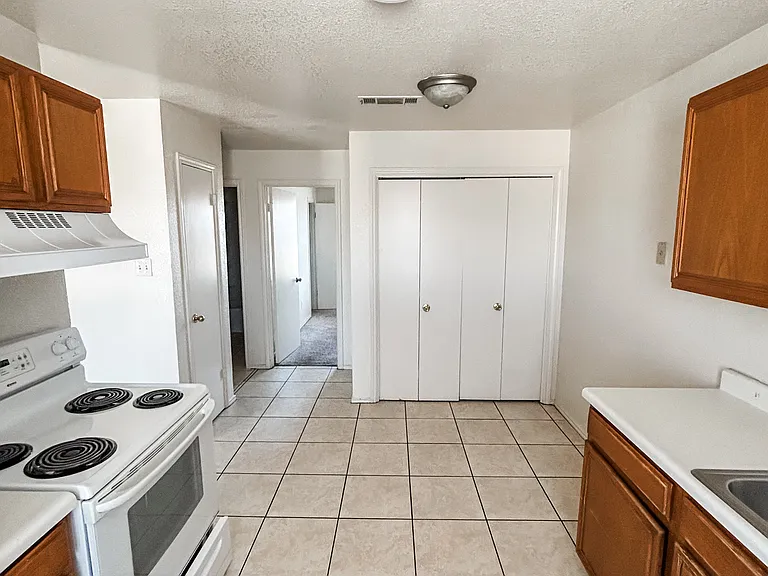 1808 Windward Dr #B — Photo 3