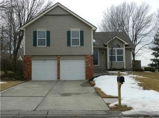 2125 NW Hidden Pointe Ct, Blue Springs, MO 64015