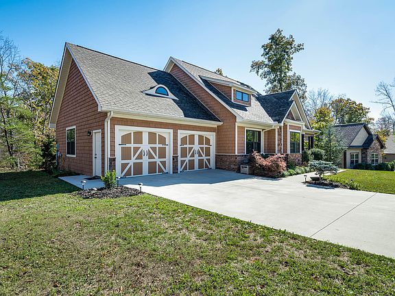 2nd image of 114 Abbey Pl