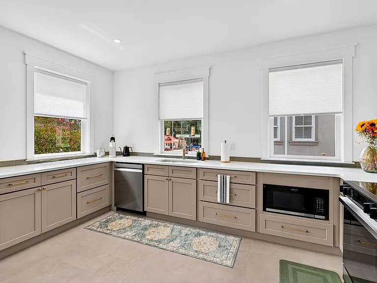 545 E Henry Ln — Photo 19