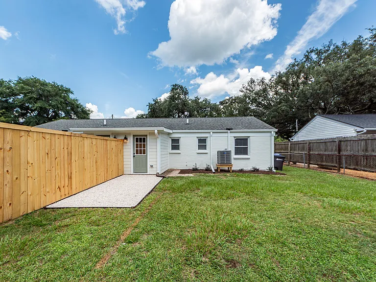17 Vincent Dr #A — Photo 14