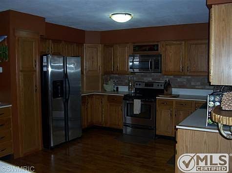 4th image of 19470 Golfview Dr