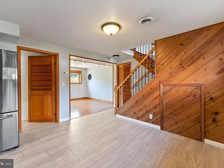 218 Belmont Dr SW — Photo 3