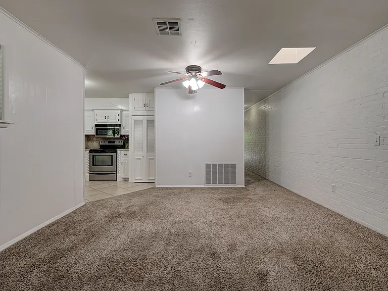 4618 N Harvey Pkwy — Photo 6