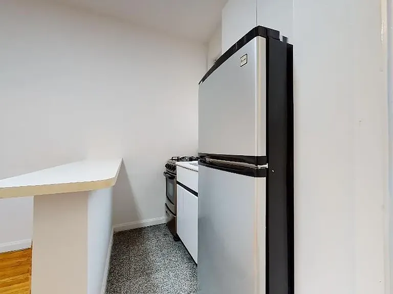 525 E 83rd St #5W — Photo 7