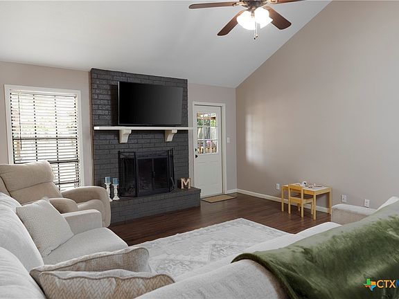 4th image of 418 Taos Dr