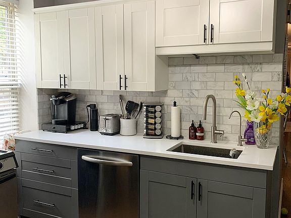 4th image of 2058 N Burling St #1