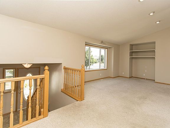 2nd image of 648 Laurel Dr