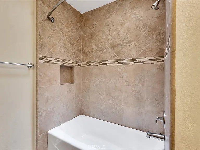 221 Acacia Ln — Photo 27