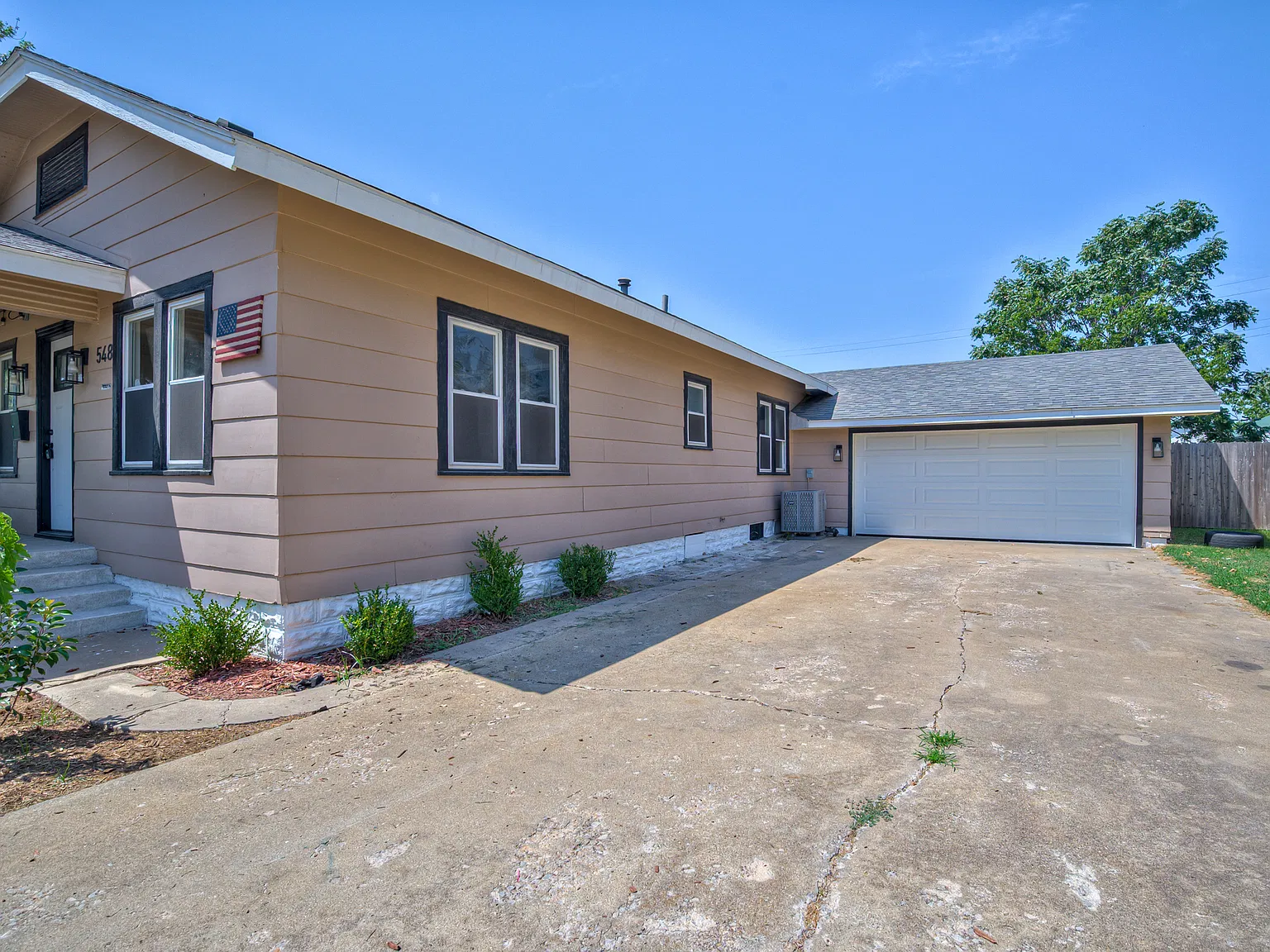 3 bed, 1856 sqft, $1,500 — Photo 2