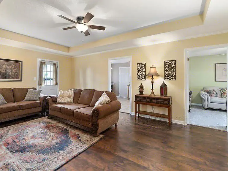 1102 Tobacco Rd — Photo 1