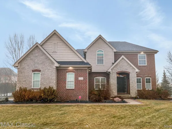 52350 Ferndale Dr, Northville, MI 48167