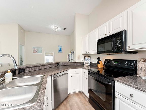 5th image of 705 BOARDWALK Drive #433