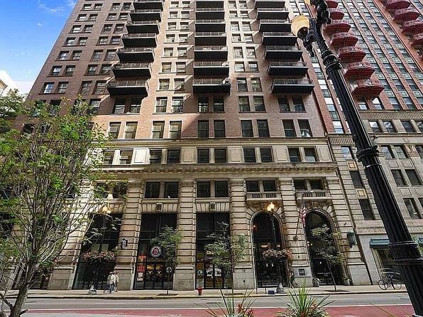 212 W Washington St APT 1001