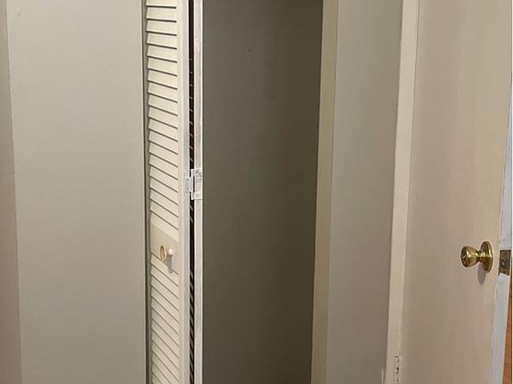 2nd image of 800 S 7th St #1
