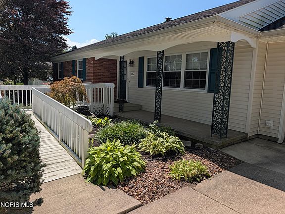 3rd image of 1762 Oak Dr