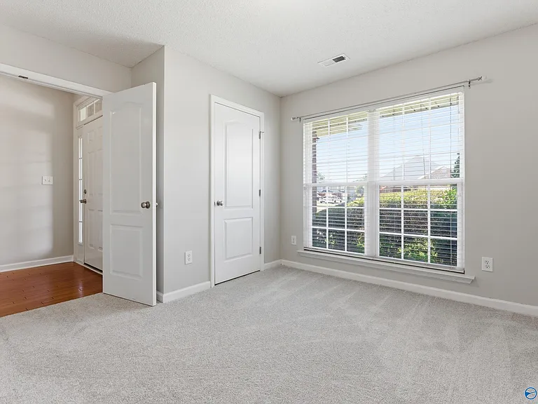 226 Shadow Ct SW — Photo 2