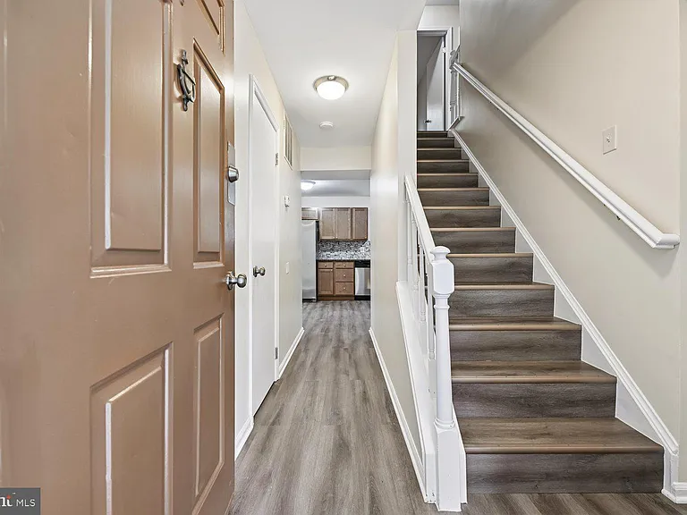 8805 Bolero Ct — Photo 3