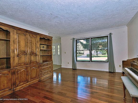 2nd image of 3577 E Arbutus Dr
