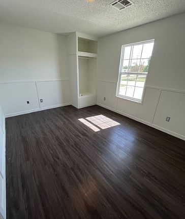 3rd image of 101 E 32nd Ave