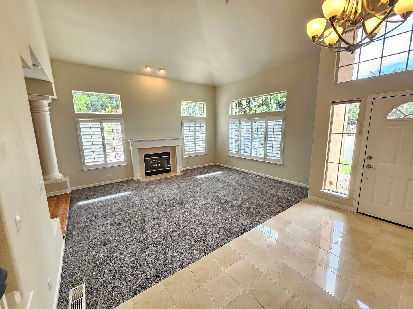 Beautiful Five Bedroom Four Bathroom Home — Photo 3
