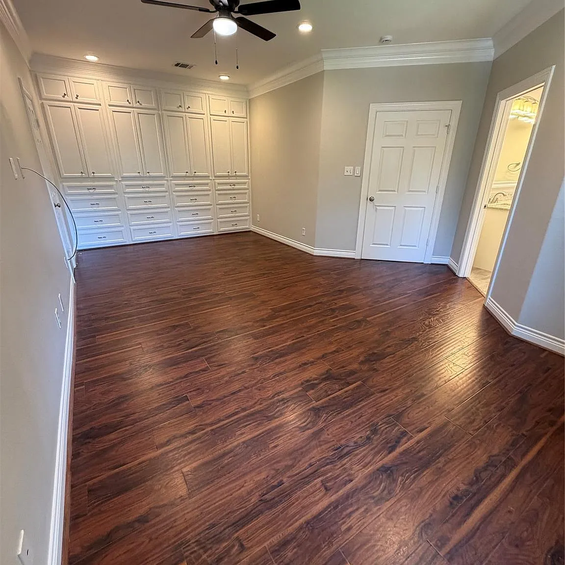 5 bed, 3.5 bath, 2595 sqft, $3,500 — Photo 2