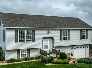61 S Foxhall Ln, Weyers Cave, VA 24486
