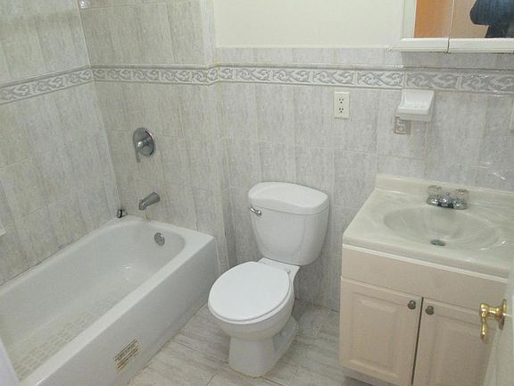 5th image of 706 Lafayette Ave #2