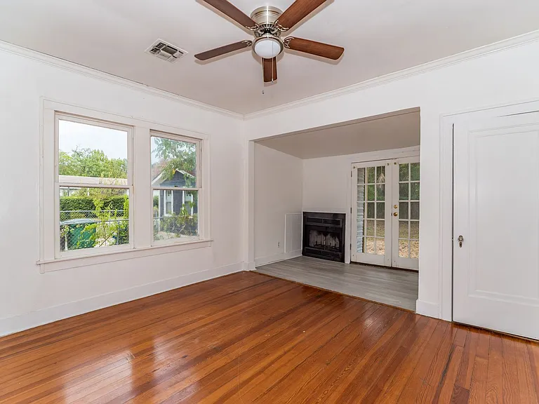 469 E Magnolia Ave — Photo 15