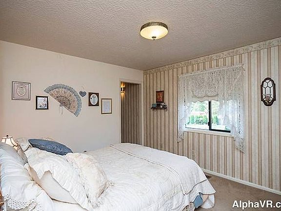 MASTER BEDROOM SUITE