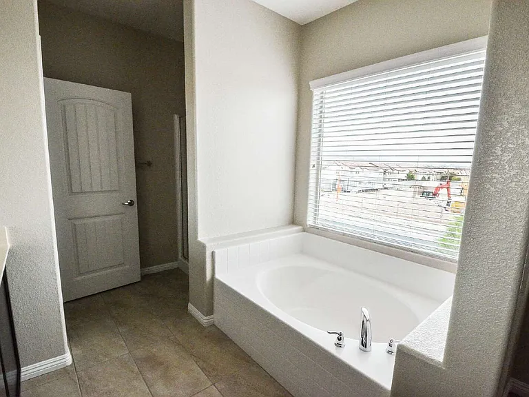 9422 Sand Tiger Ave — Photo 20