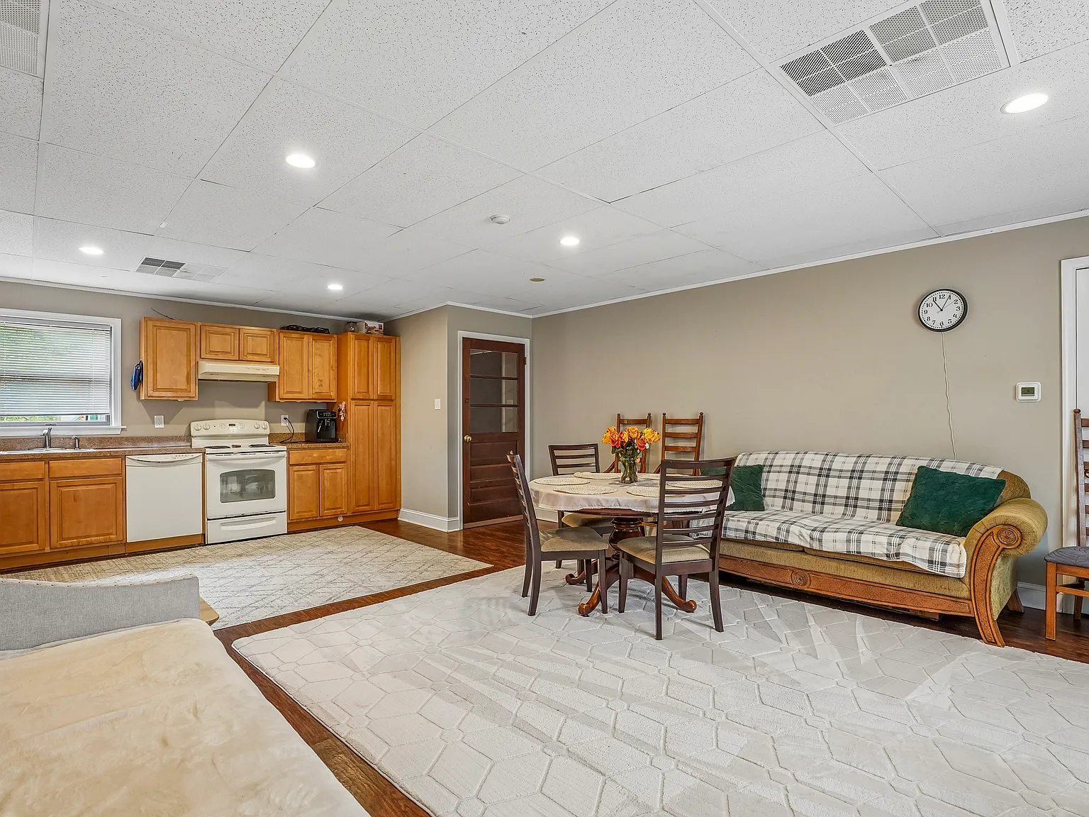 2 bed, $2,000 — Photo 2