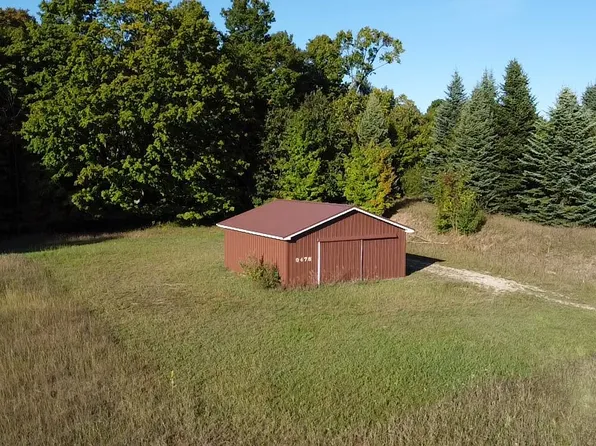 9478 Maidens Rd, Bear Lake, MI 49614