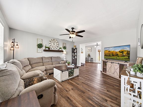 5th image of 225 Peach St