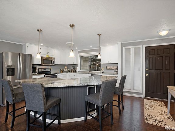 3rd image of 130 Sunnyside Dr